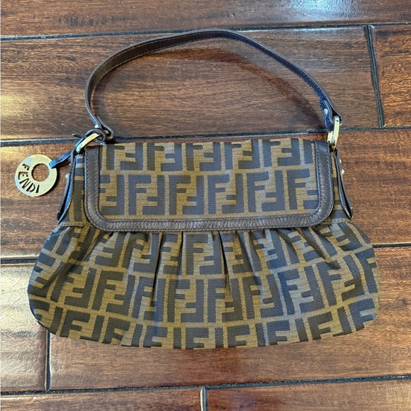 Fendi Chef Shoulder Bag - Picture 2 of 12